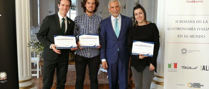 Tres jóvenes catadores se gradúan en vinos italianos